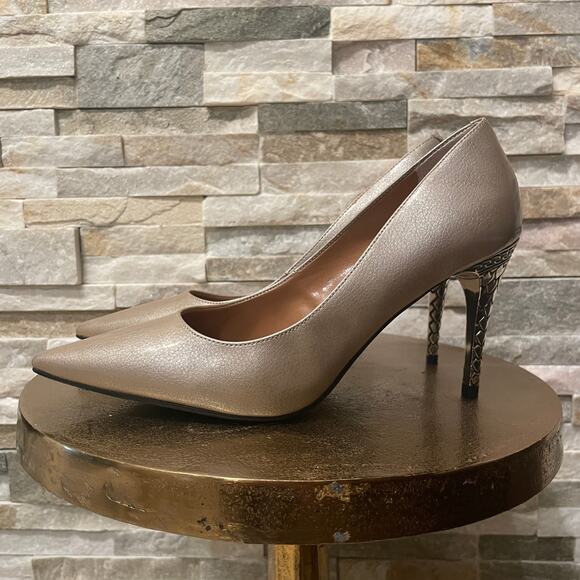 J.Renéé Maressa Heel 7W Pearl Patent Taupe | Metallic Filigree Stiletto NIB Pump - Picture 12 of 14